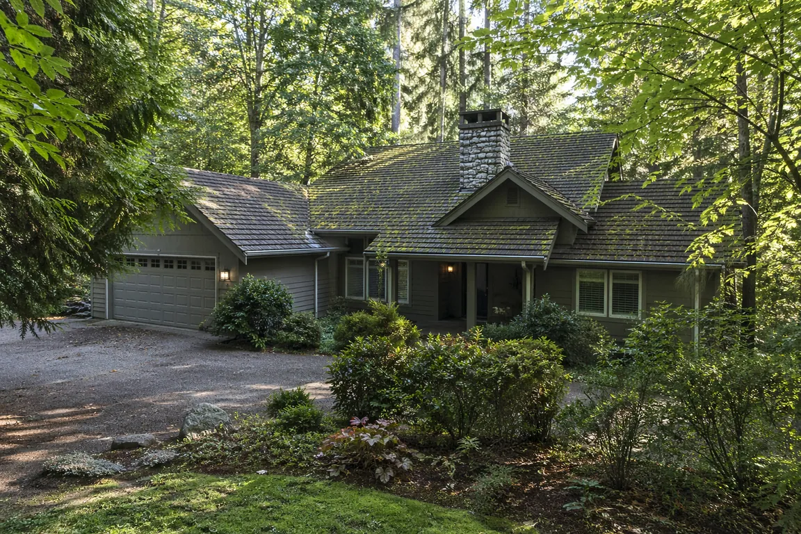 Roof Cleaning vs. Roof Moss Removal: What's the Difference?